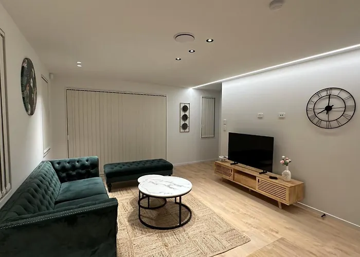 Stylish New & Cosy 3-Bedroom Retreat In Auckland - Perfect For Your Next Getaway!
