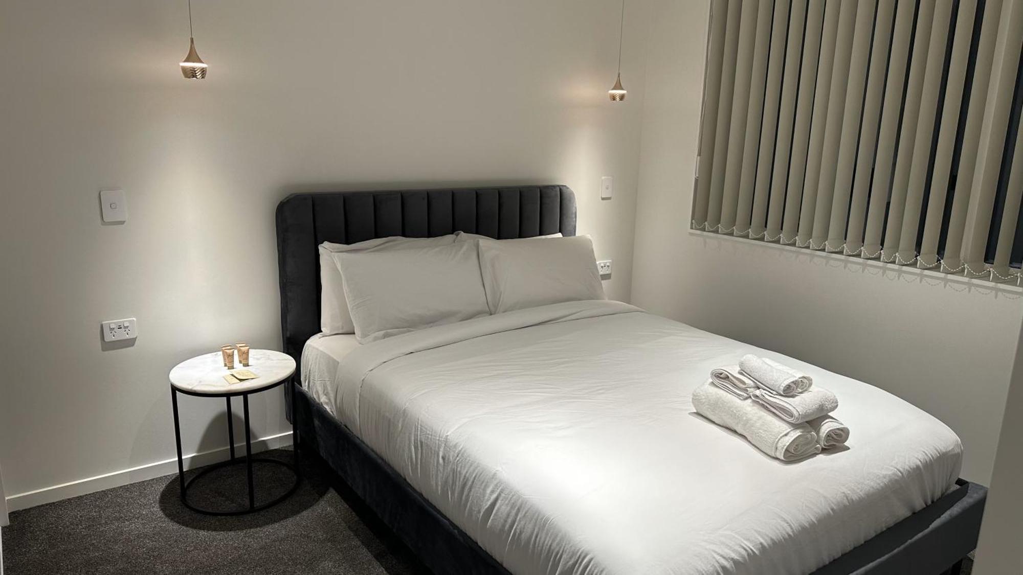 Stylish New & Cosy 3-bedroom Retreat In - Perfect For Your Next Getaway! Holiday home Auckland